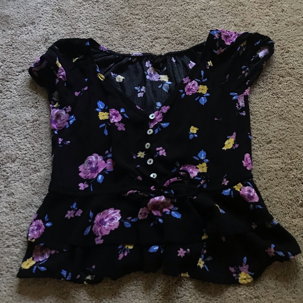 Black Floral Top 🖤💜